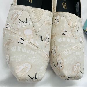 COPY - TOMS Shoes NWT Size 9W Music Gold Design
